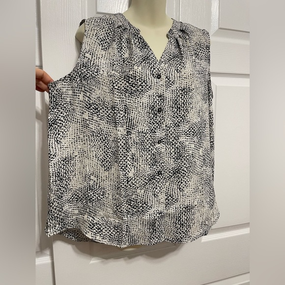 Jone New York Signature
New no tag
Women Size L Blouse... - Picture 4 of 6